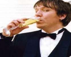 Elliott Smith consuming alcohol